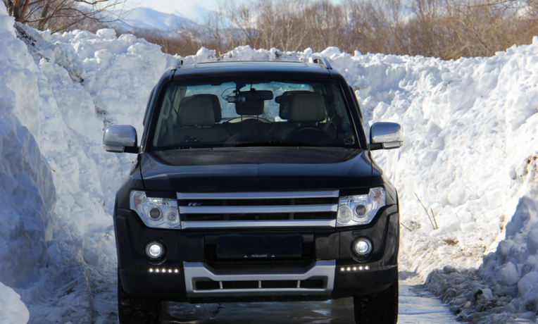 Накладка (юбка) переднего бампера "Broomer Design" (Без ДХЛ) для Mitsubishi Pajero IV (2006-2015) купить недорого с доставкой в Тюмень