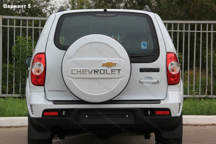 Чехол запасного колеса Chevrolet Niv@ с эмблемой Chevrolet купить недорого с доставкой в Тюмень