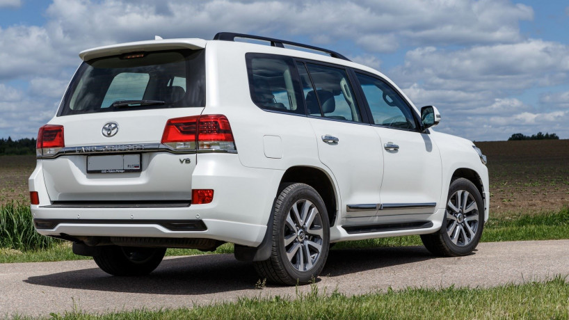 Накладка на задний бампер "Executive" для Toyota Land Cruiser 200 (Рестайлинг) купить недорого с доставкой в Тюмень